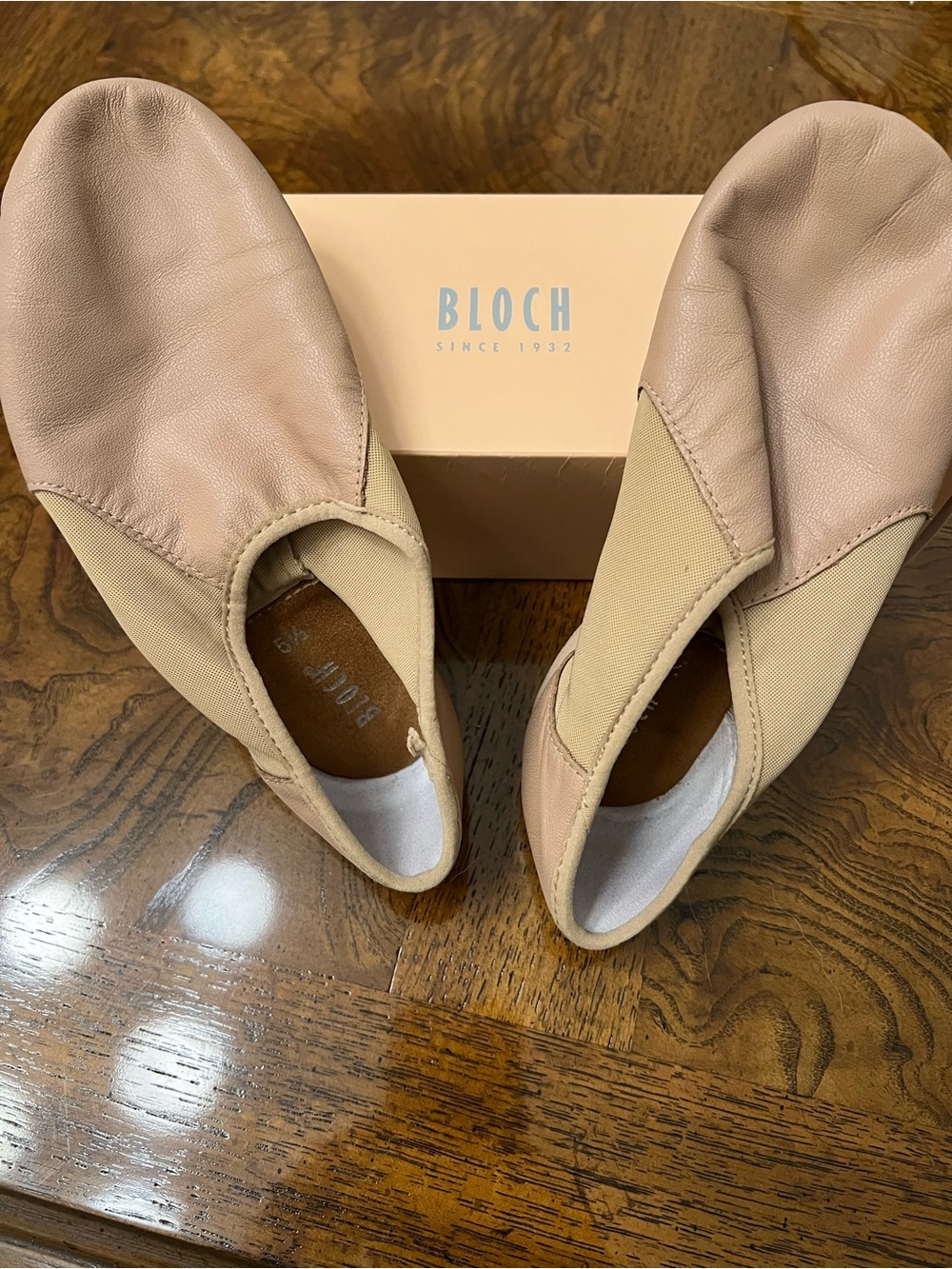 Bloch Beige / Tan Neo- Flex Slip on Leather Jazz Shoe
